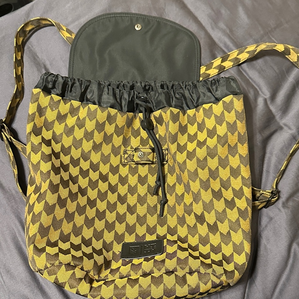 Hawaii’s Finest Drawstring Shoulder Bag – Yellow/Brown Geometric Print